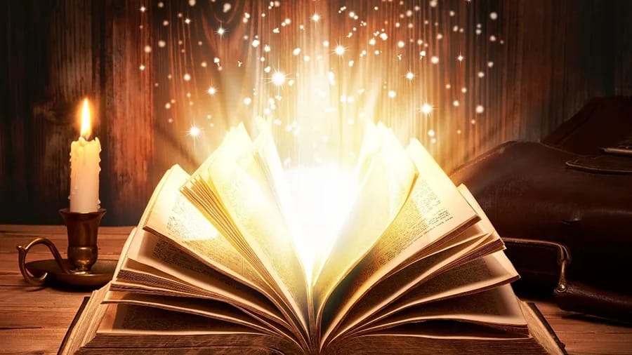 immagine con libro aperto da cui esce una luce magica